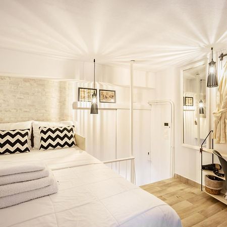 Acropolis Elegant Maisonette By Lodgespot Athens Exterior photo